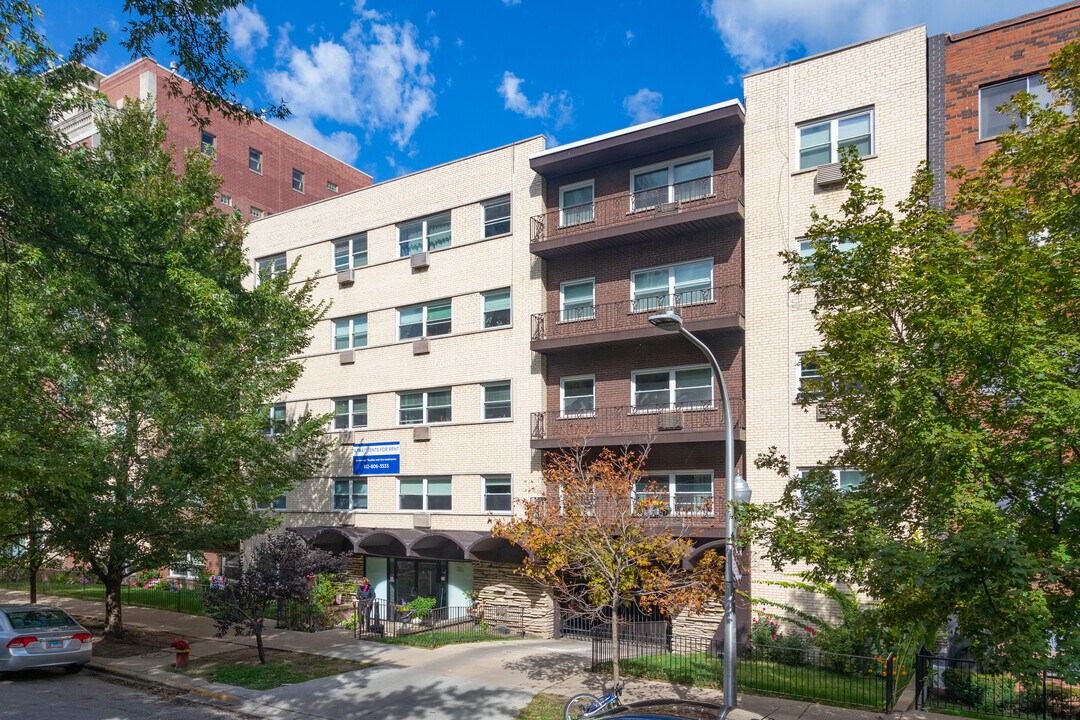468 West Melrose in Chicago, IL - Building Photo