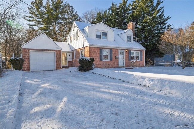 5 Prospect St in Glen Head, NY - Building Photo - Building Photo