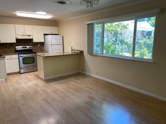 15 Sage Ct, Unit Gorgeous In-Law Apartment