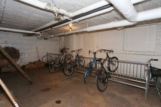 705 W Belmont Ave, Unit E05P in Chicago, IL - Building Photo - Building Photo