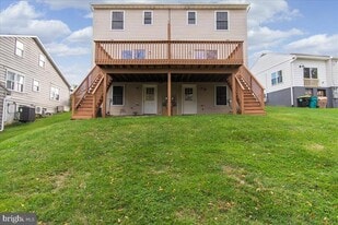 37 S Colonial Dr in Hagerstown, MD - Building Photo