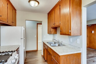 Humboldt Square in Brooklyn Center, MN - Building Photo - Building Photo
