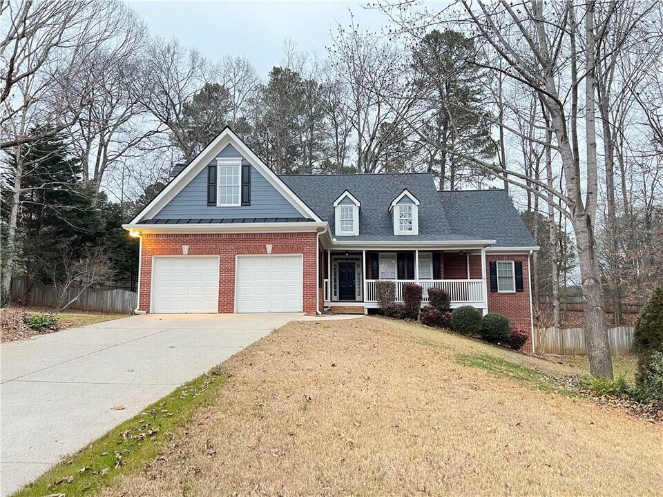 6745 Fairfield Trce in Suwanee, GA - Foto de edificio