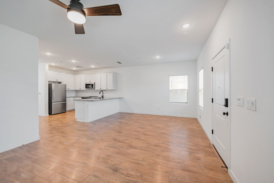 12161 Coal Crk Wy in Rancho Cordova, CA - Building Photo