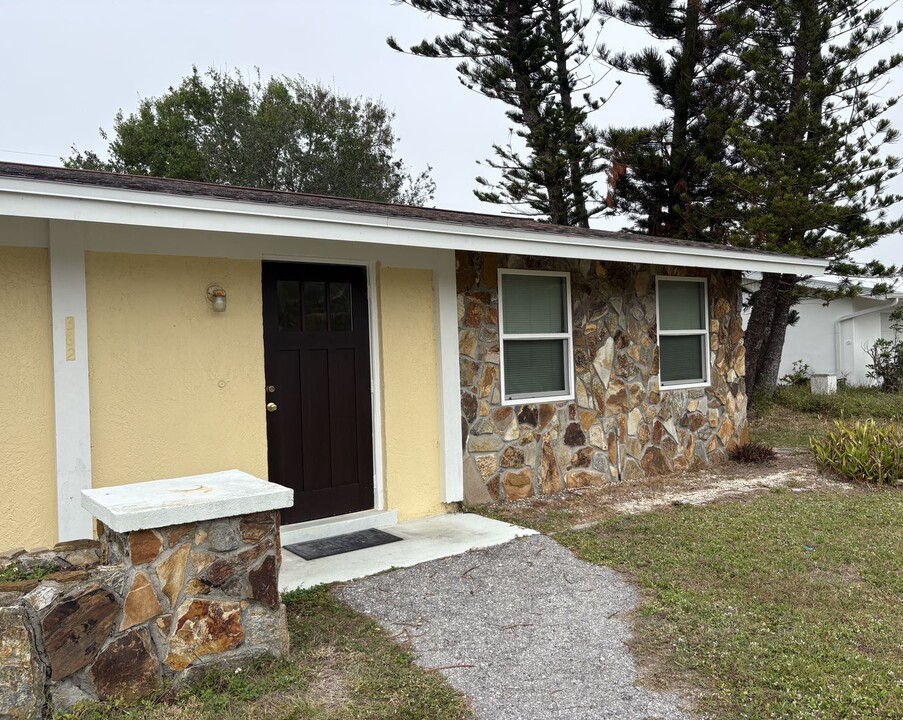 362 Reading St NW in Port Charlotte, FL - Building Photo