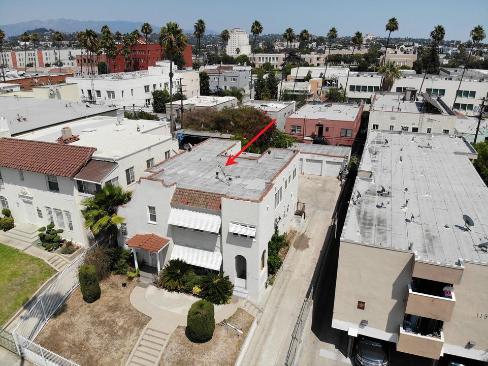 120-122 N Berendo St in Los Angeles, CA - Building Photo