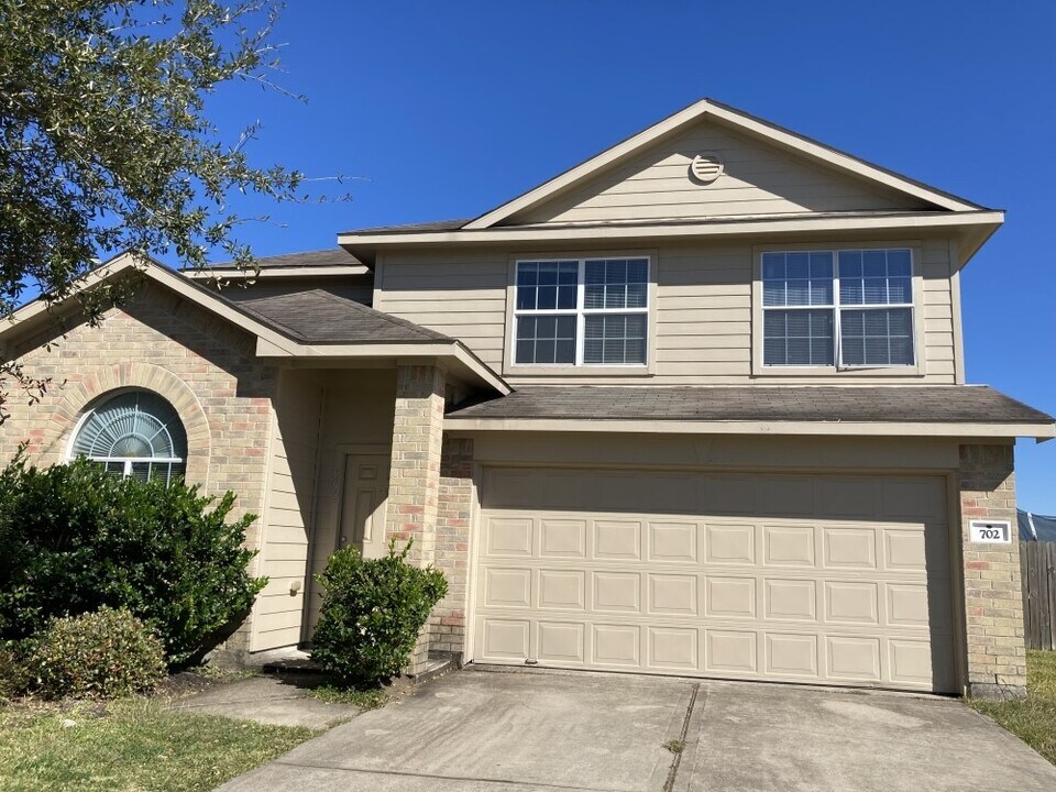 702 Silver Reef Ln in La Marque, TX - Building Photo