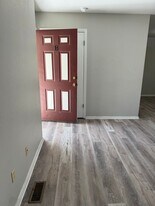 1005 E Division St in Springfield, MO - Building Photo