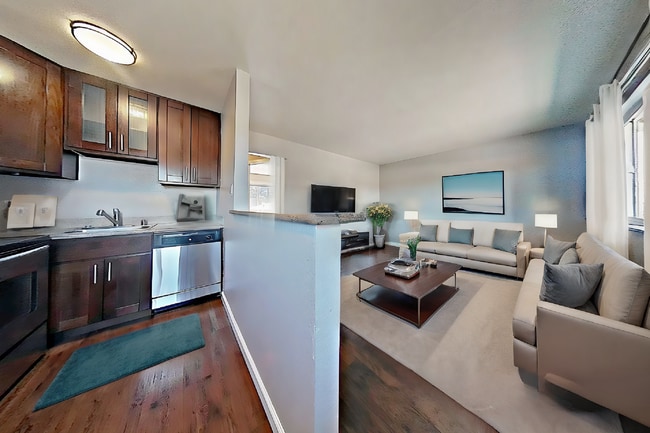 569 Smalley Ave, Unit 1 in Hayward, CA - Building Photo - Building Photo