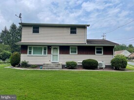 484 Pennsylvania Ave in Chambersburg, PA - Building Photo