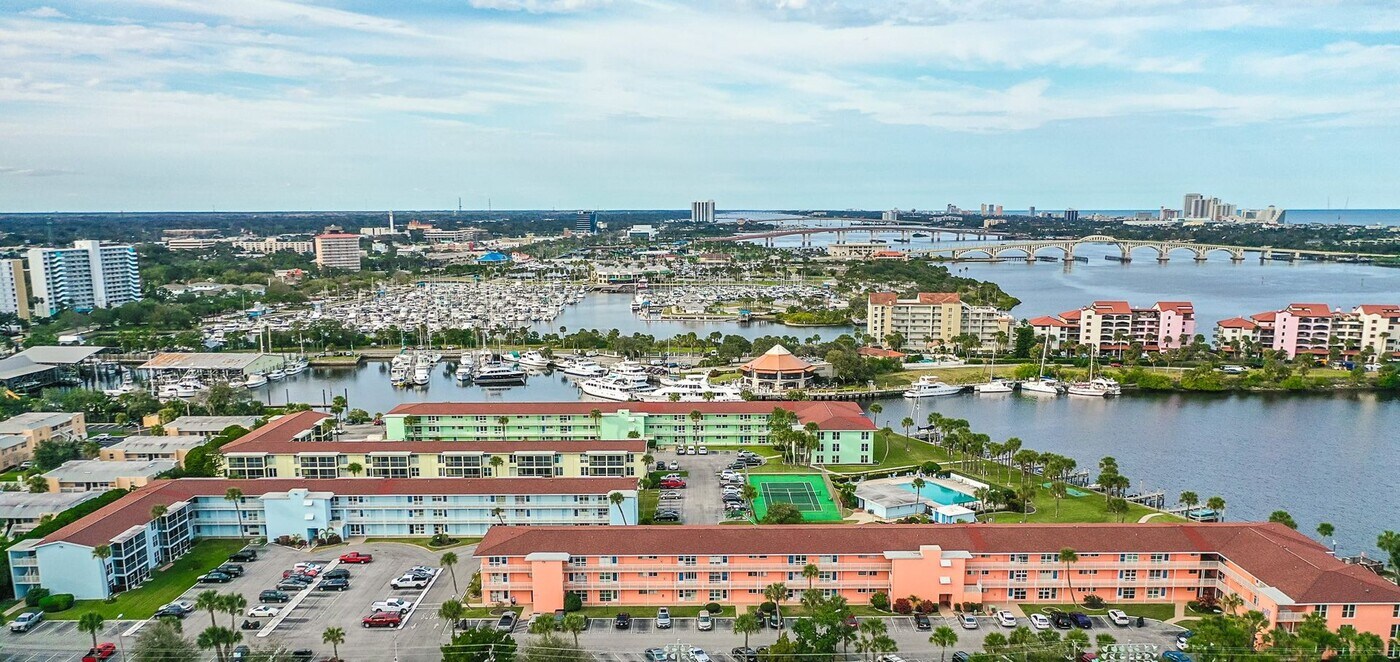 717 S Beach St in Daytona Beach, FL - Building Photo