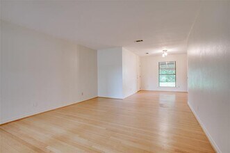 9412 Forest Hills Blvd in Dallas, TX - Building Photo - Building Photo