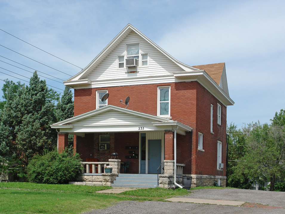 235 SW Tyler St in Topeka, KS - Building Photo