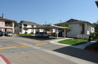 Villa Garcia in Thousand Oaks, CA - Foto de edificio - Building Photo