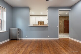 1329 W Addison St in Chicago, IL - Building Photo - Building Photo