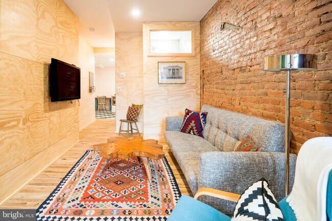 1912 E Cumberland St in Philadelphia, PA - Building Photo - Building Photo