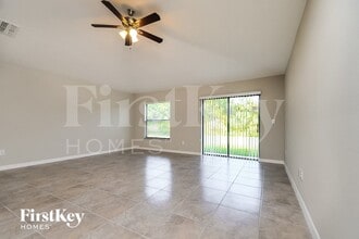 9725 Sage Creek Dr in Ruskin, FL - Building Photo - Building Photo