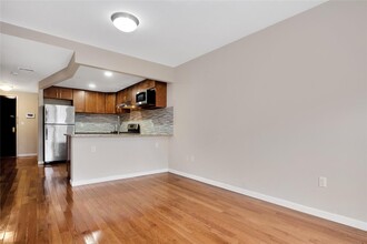 172-18 Jamaica Ave in Queens, NY - Building Photo - Building Photo