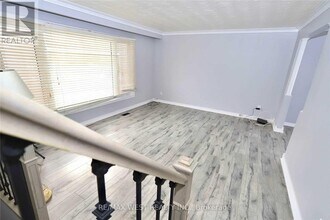 200 Crawforth St in Whitby, ON - Building Photo - Building Photo