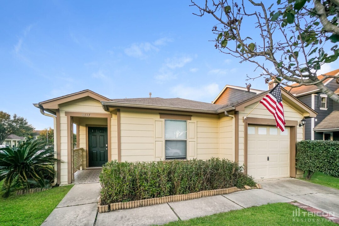 8111 Villandry Ln in Humble, TX - Foto de edificio