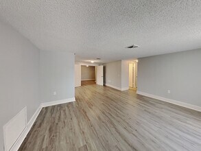 6831 Tierra Linda St in Port Richey, FL - Building Photo - Building Photo