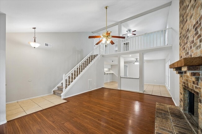 property at 2 Goldthread Ct