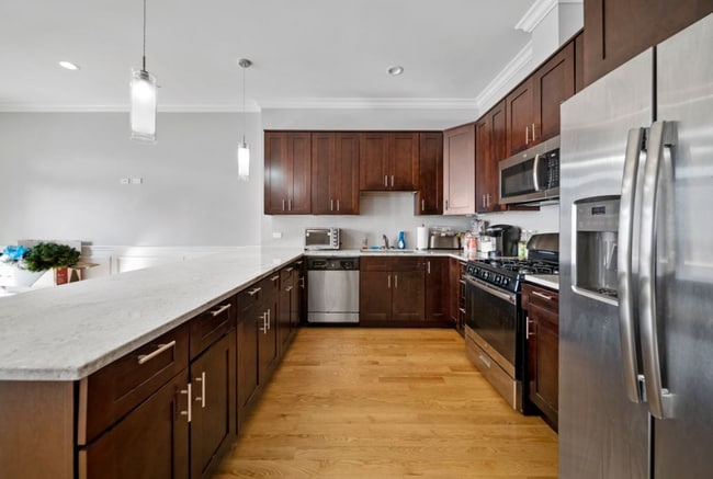 3336 W Irving Park Rd, Unit 3 in Chicago, IL - Building Photo - Building Photo