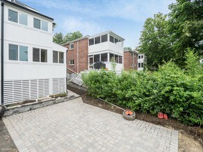 31 Heath St-Unit -#2z in Brookline, MA - Building Photo - Building Photo