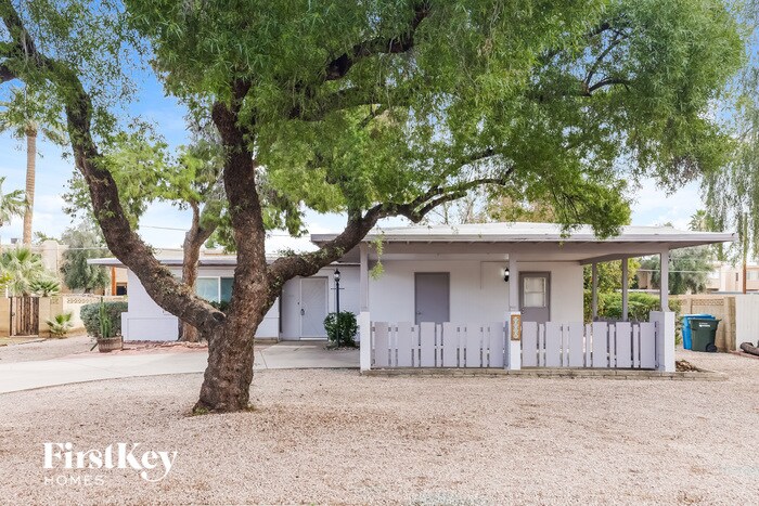 9047 N 36th Dr in Phoenix, AZ - Building Photo