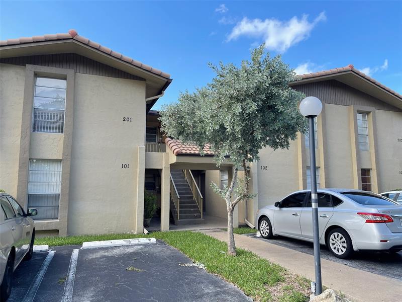 11101 Royal Palm Blvd in Coral Springs, FL - Building Photo