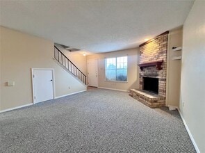 816 Redbud Dr in Desoto, TX - Building Photo - Building Photo