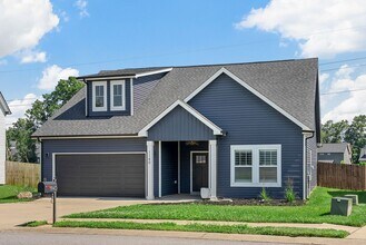 1140 Eagle's Bluff Dr in Clarksville, TN - Building Photo - Building Photo