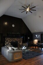 2115 Pineshore Ct in Evansville, IN - Building Photo - Building Photo