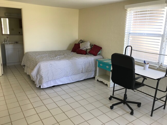 1825 Shadow Ln, Unit A in Englewood, FL - Building Photo - Building Photo