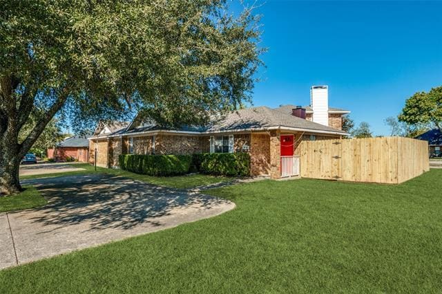 property at 8940 Thompson Cir