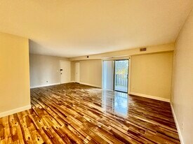 4700 N Main St in Fall River, MA - Building Photo