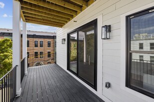 22 Paris St in Boston, MA - Building Photo