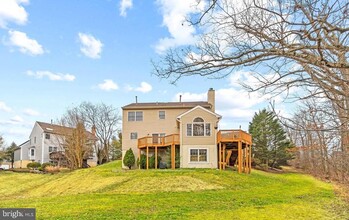 12925 Wheatland Rd in Fairfax, VA - Building Photo - Building Photo
