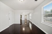 2423 Lucas St photo'