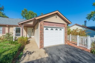 657 E Heather Dr in Bloomington, IN - Building Photo