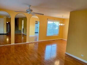 156 Brookside Dr in Glendale Heights, IL - Building Photo - Building Photo