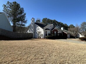 2639 Laurel Ln NW in Kennesaw, GA - Foto de edificio - Building Photo