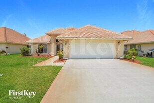 1655 James Cir in Titusville, FL - Building Photo