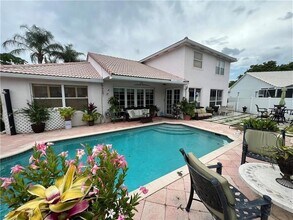 9588 Lake Serena Dr in Boca Raton, FL - Foto de edificio - Building Photo