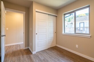 519 N Forest St in Bellingham, WA - Building Photo - Building Photo