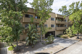 Peach Grove Apartments in North Hollywood, CA - Building Photo - Primary Photo