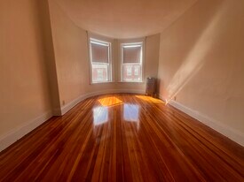 19 Mount Hood Rd, Unit 5 in Boston, MA - Building Photo