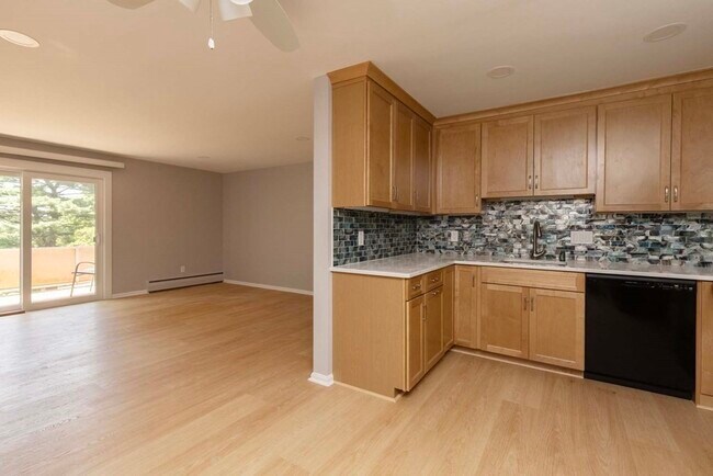 33 Jacqueline Rd in Waltham, MA - Building Photo - Building Photo