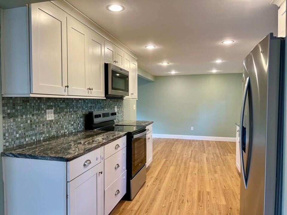 30 Elwin Rd in Natick, MA - Building Photo