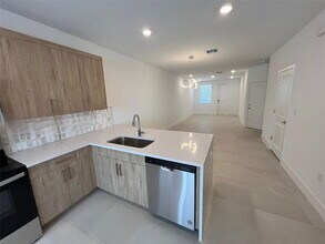 149 SW 170th Ave in Pembroke Pines, FL - Building Photo - Building Photo